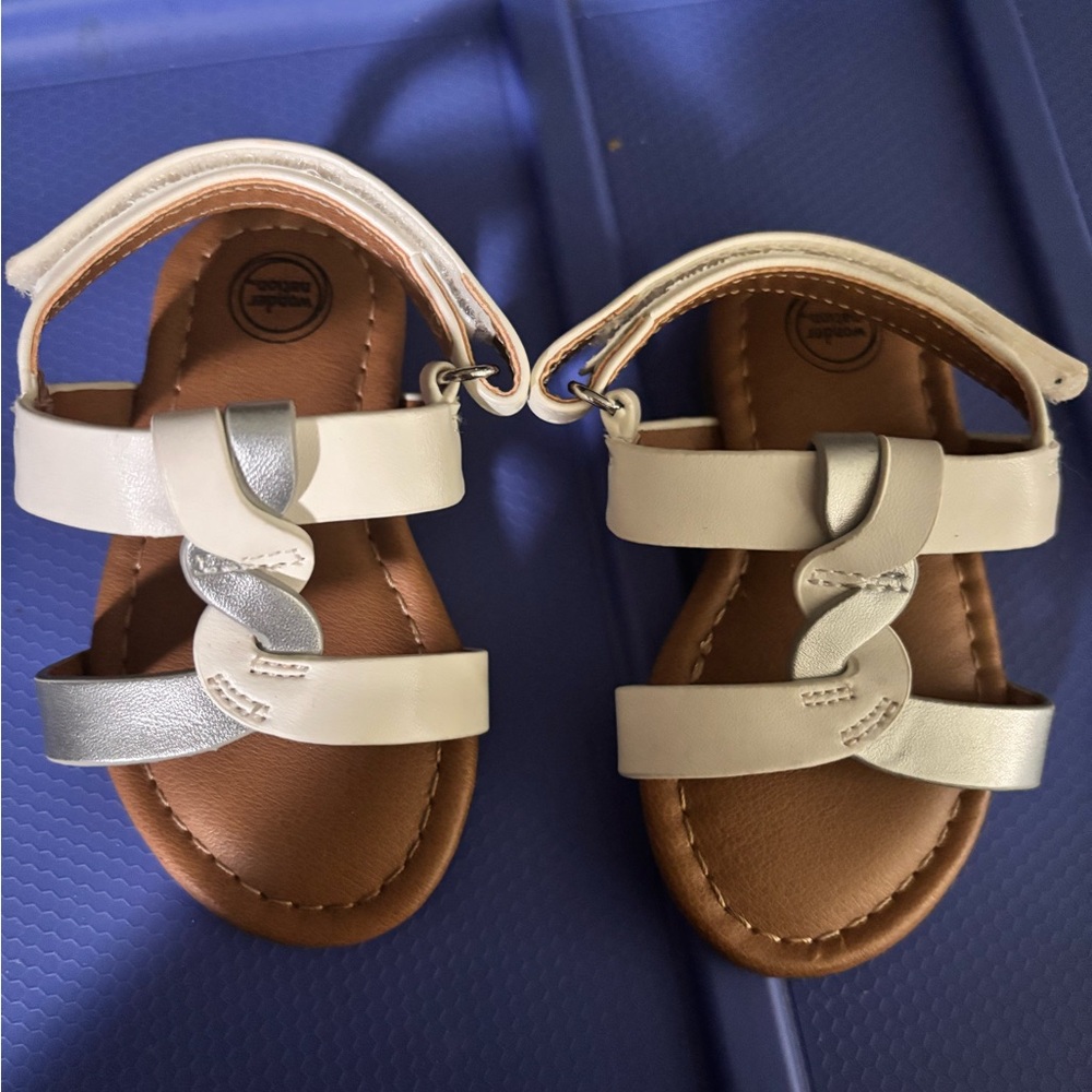 Stylish baby Sandals in White and Silver